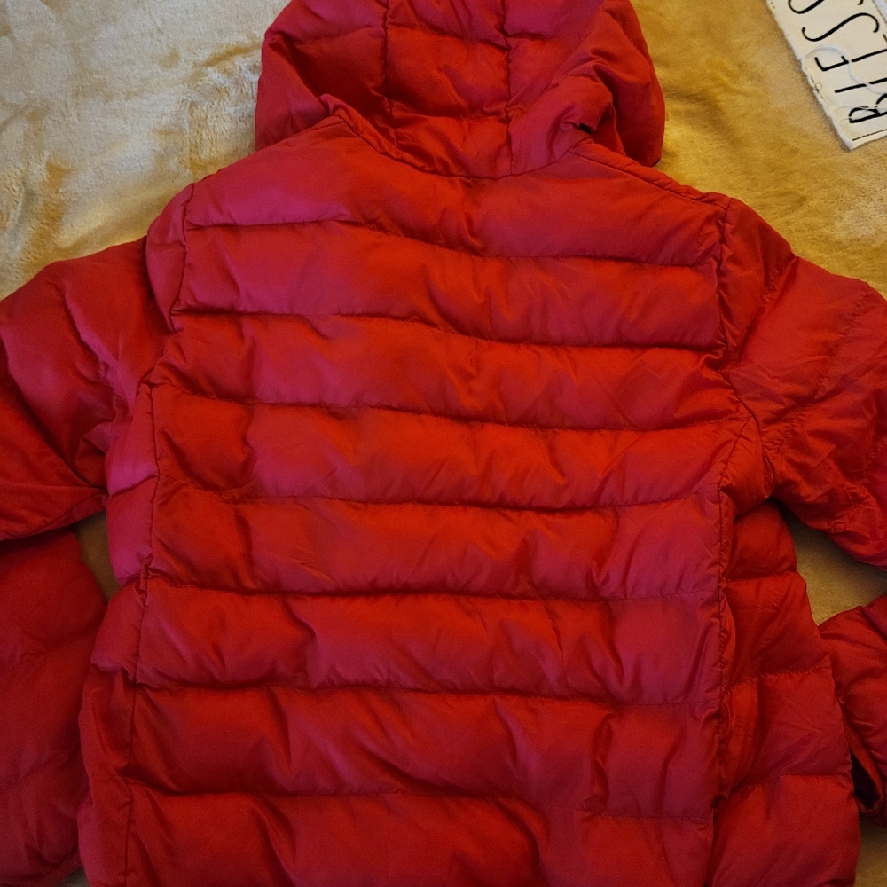 UNIQLO RED PUFFER - Picture 2 of 4